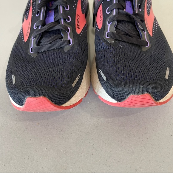 Brooks Women's Adrenaline GTS 22 shoe size 9 running walking casual work out gym - Picture 3 of 15
